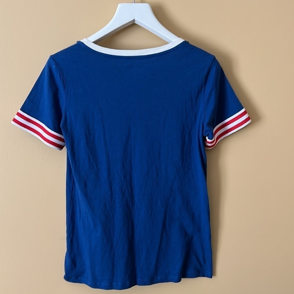 CHICAGO CUBS fan shirt. V-neck. Size medium.  Excellent condition - Picture 2 of 8